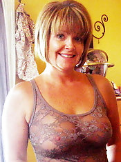 Crazy MILF is exposing her sexy curves