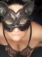 Mature babes are spreading their legs