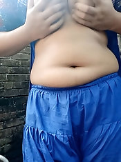 Long-legged older tarts are spreading their lips for fun