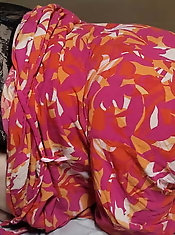 Aged mama is posing naked for cash