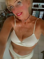 Lustful old gilf gets naked